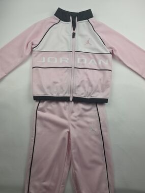Adorable Nike Jordan girls 2-piece tracksuit set in “Pink Foam”